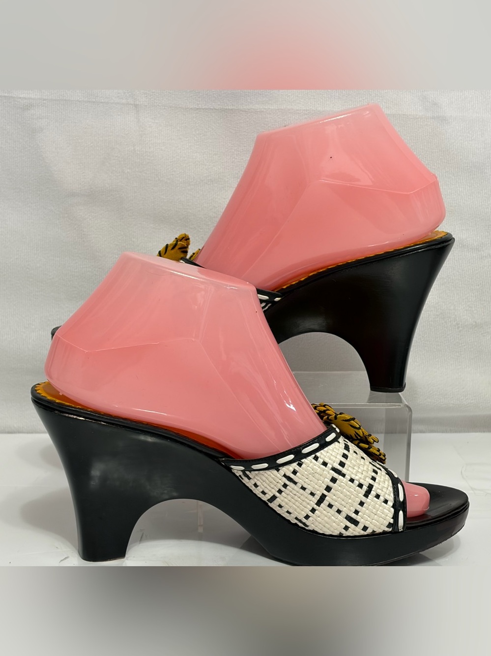 Isabella Fiore Slip On Sandals with Yellow Leather Flower. Made In Italy 9B